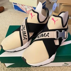 PUMA - MUSE SNEAKER - SIZE 9